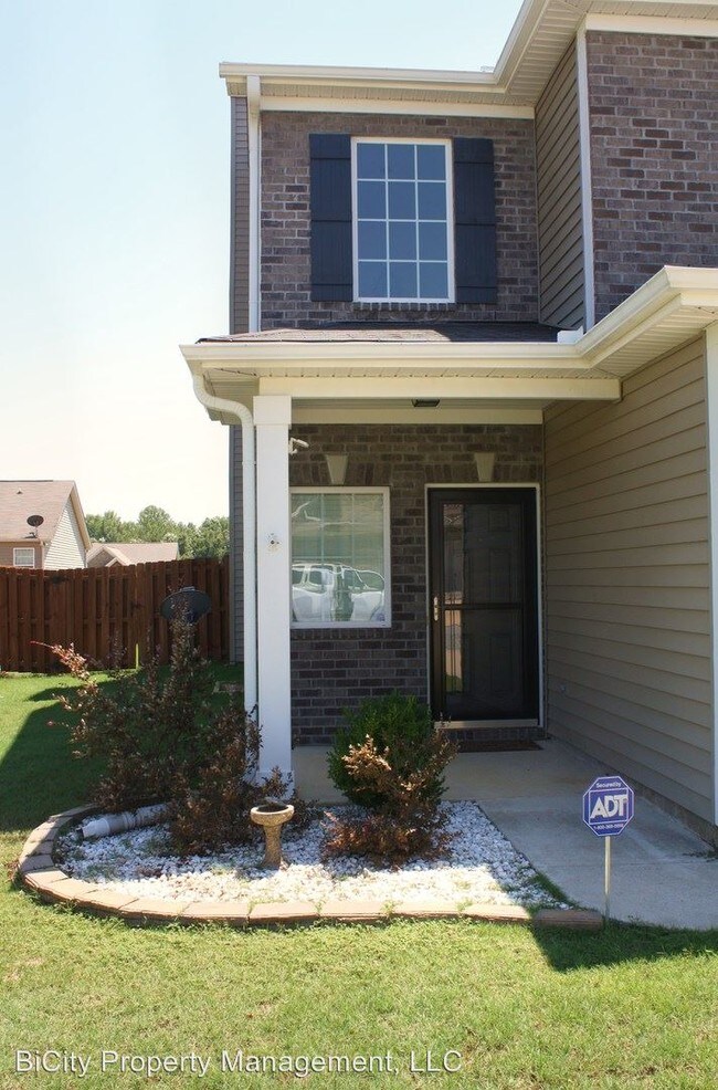 Building Photo - 9 Brentview Dr
