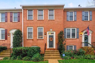 Building Photo - 341 S Pickett St