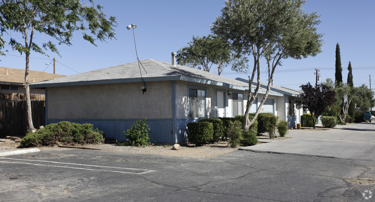 Primary Photo - 15776 Sequoia Ave