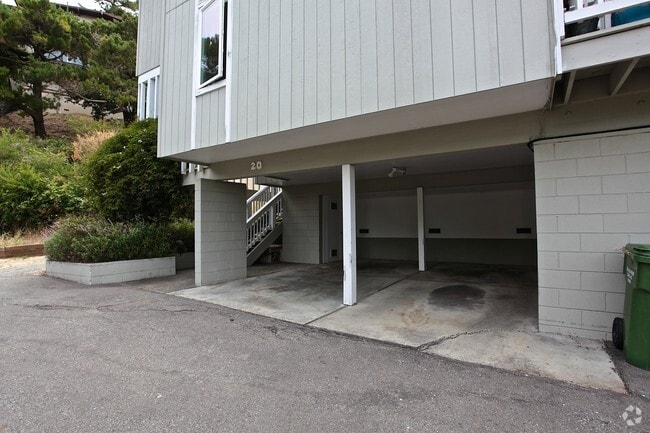 Building Photo - 20 Racoon Ln