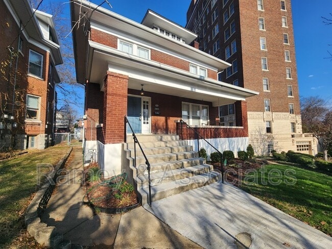 Building Photo - 2029 Baringer Ave