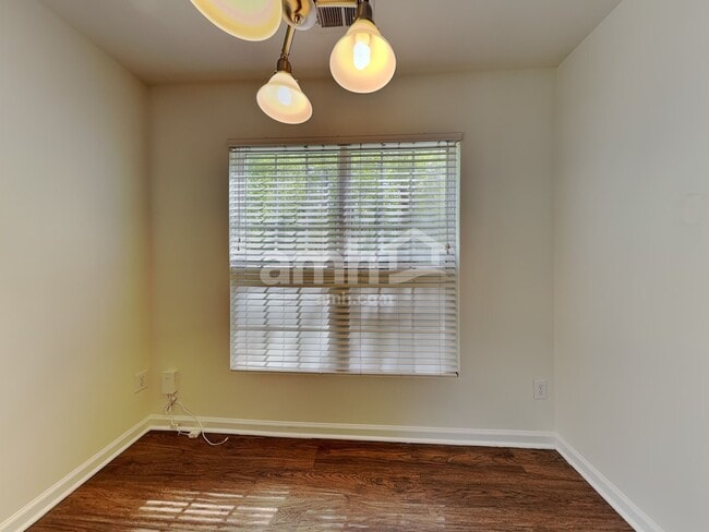 Foto del edificio - 2002 Gushing Dr