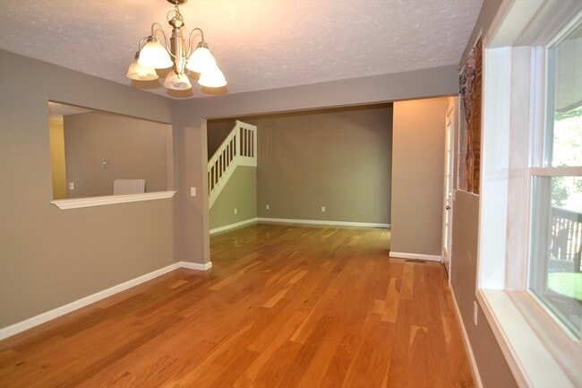 Building Photo - 31 E Bluff Rd