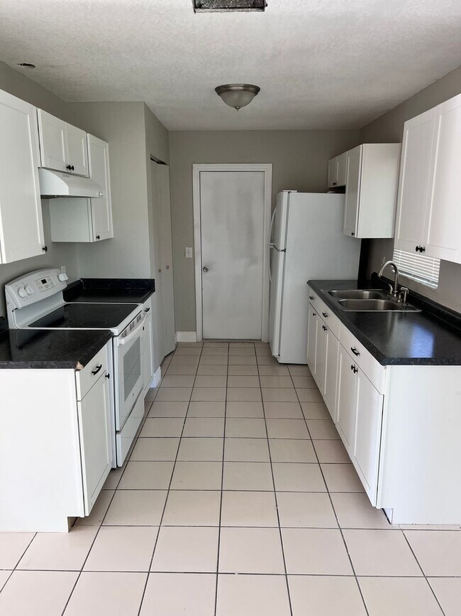 Foto del edificio - Nice 3/2/1 located in Spring Hill