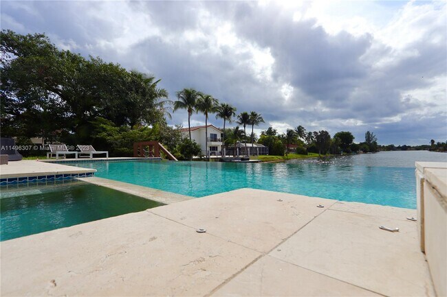 Foto del edificio - 2286 NE 215th St