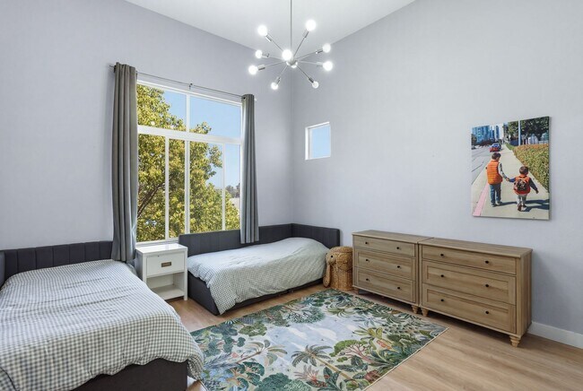 Foto del edificio - “The Jewel” at Regents La Jolla – Rare Top-Floor Corner Condo with Exceptional Privacy
