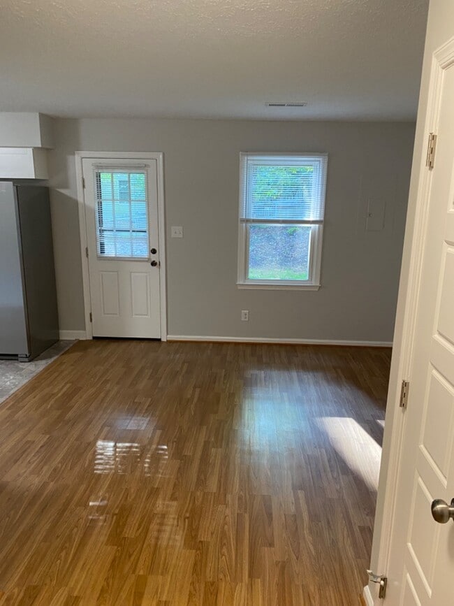 Building Photo - 691 Timberlake Dr
