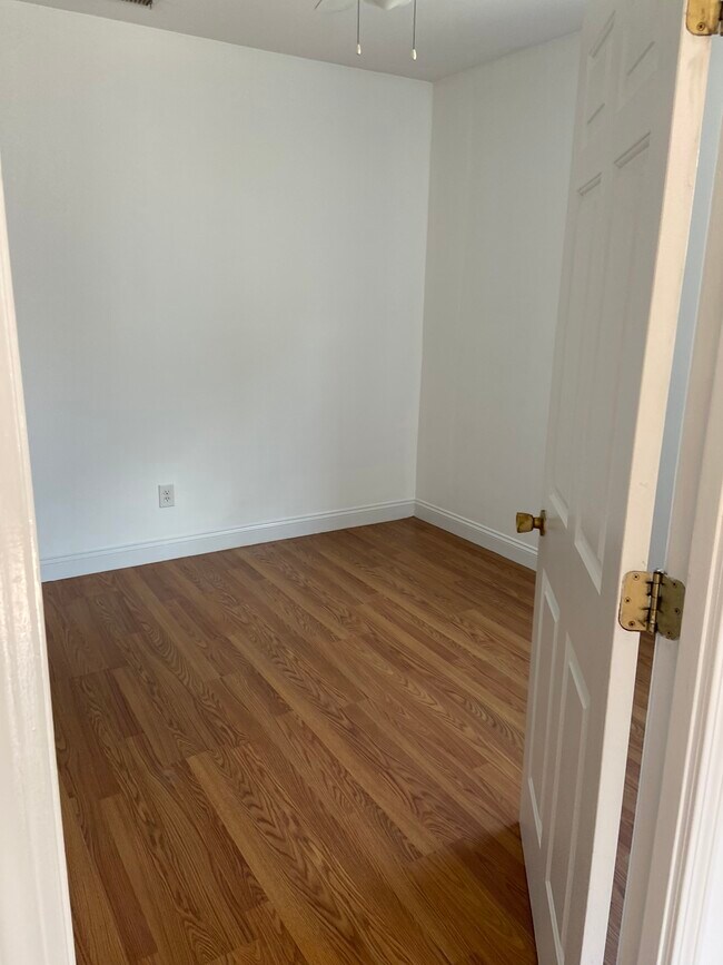 Bedroom - 375 Canonicus St