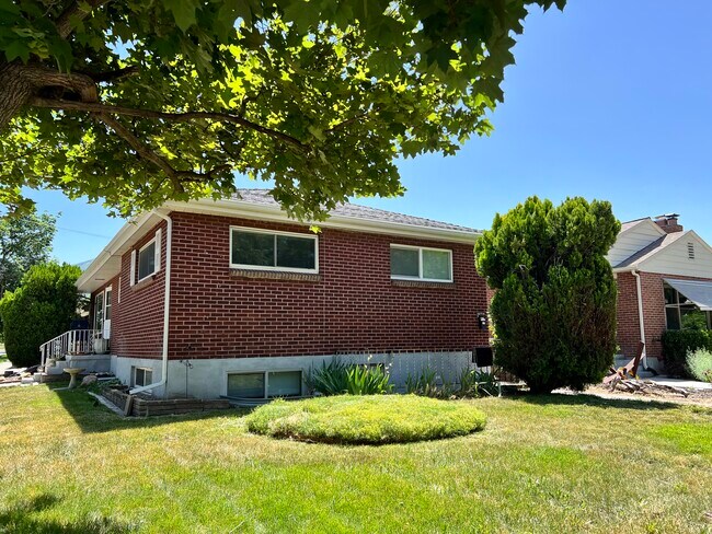 Photo - 2523 Wellington St Apartments