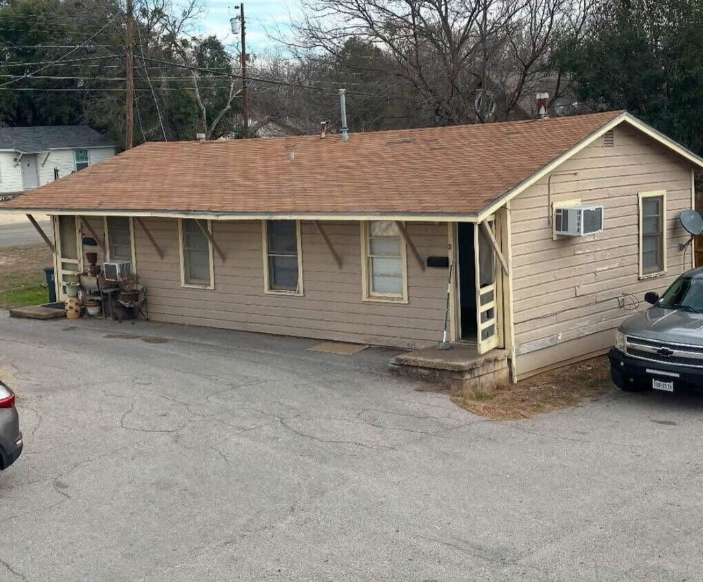 Foto principal - 718 W Avenue C