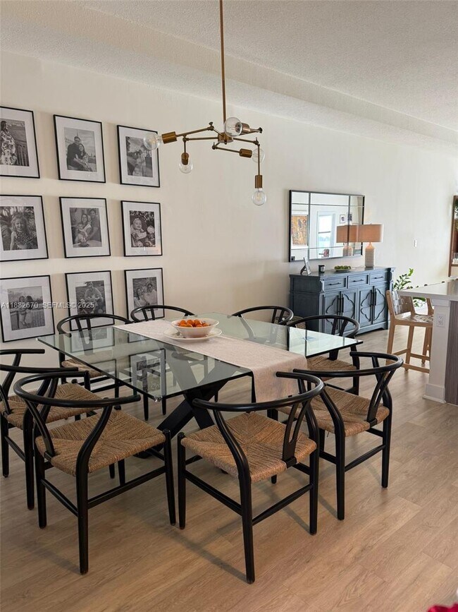 Foto del edificio - 7819 NW 104th Ave