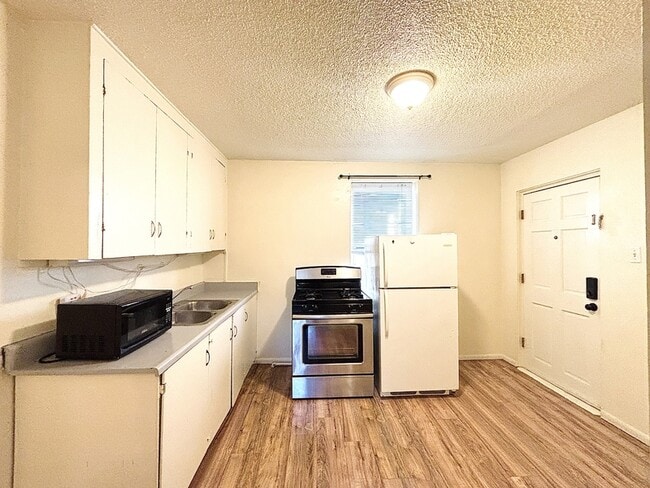 Photo - 560-564 S 600 E Apartment