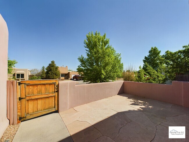 Building Photo - Single Level, single family home Available...