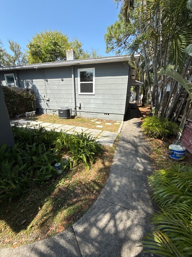Building Photo - 416 21st Ave N
