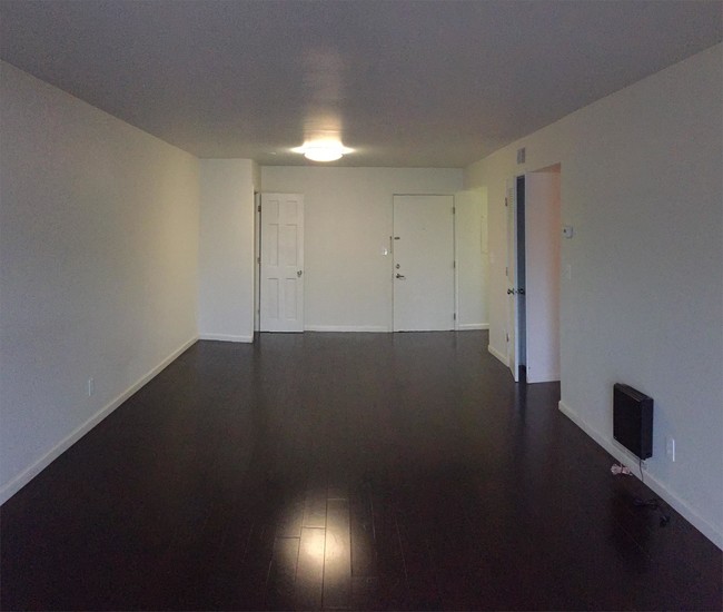 Building Photo - 310 6th Ave
