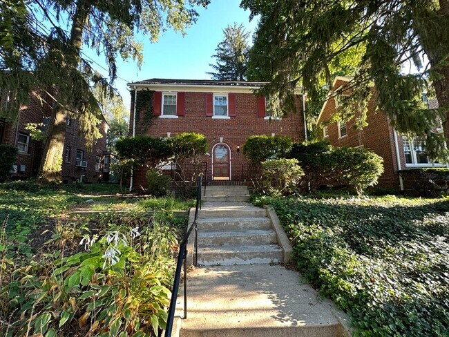 Building Photo - 1418 Juniper St NW