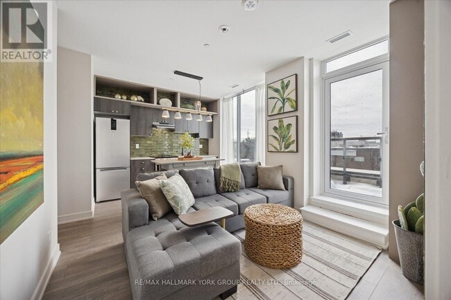 Building Photo - 705 Davis Dr