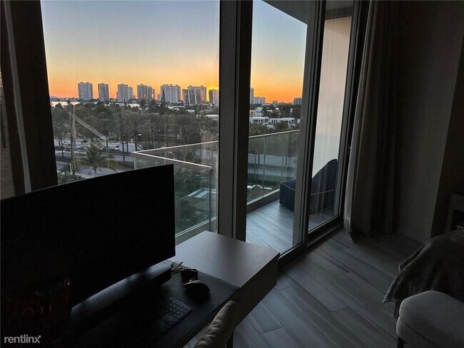 Building Photo - 2 br, 2.5 bath Condo - 18975 Collins Ave U...