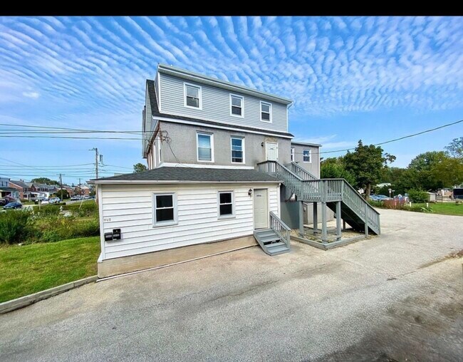 Foto del edificio - 304 Holmes Rd