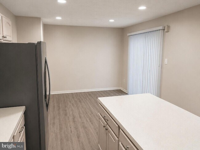 Foto del edificio - 16312 Elkhorn Ln