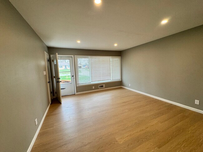 Foto del edificio - 1400 E Hanna Ave