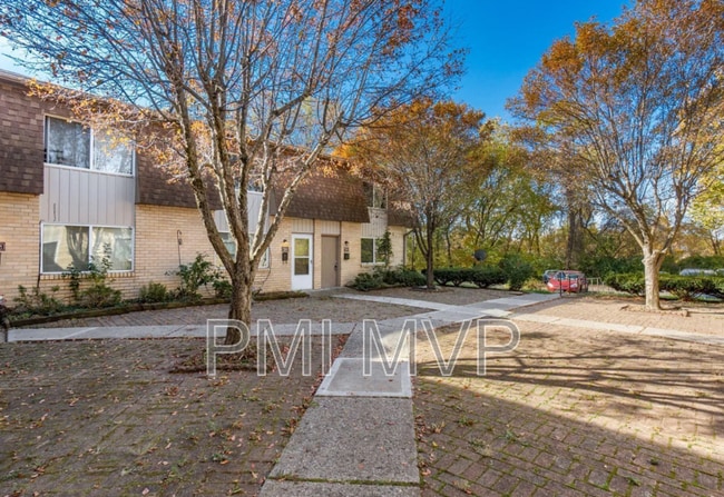 Building Photo - 7276 Broadwyn Dr