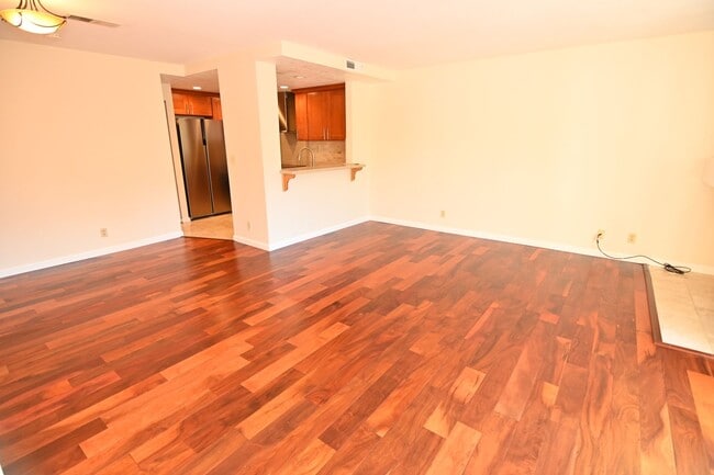 Building Photo - Nicely upated 2 Story Townhouse at Mansion Park with 2 Master Suites.