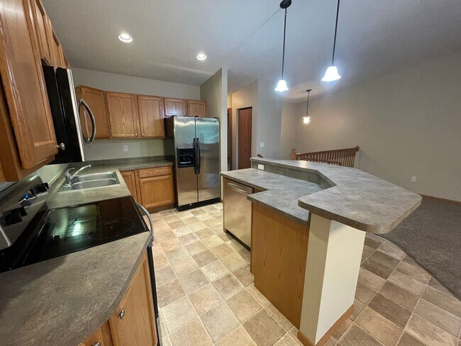 Foto del edificio - Spacious 3 bedroom Twin home located in So...