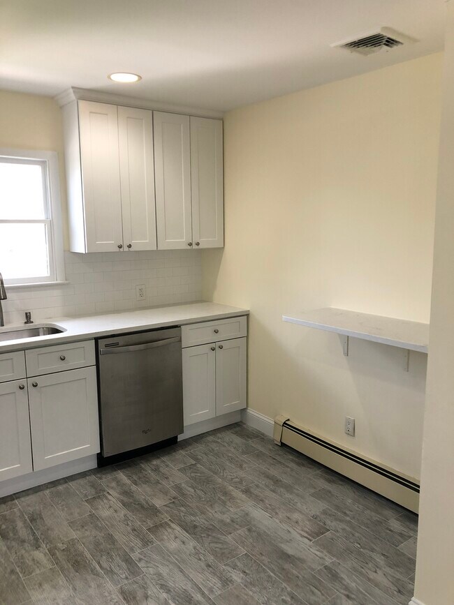 kitchen side view - 83 Lexington Ave