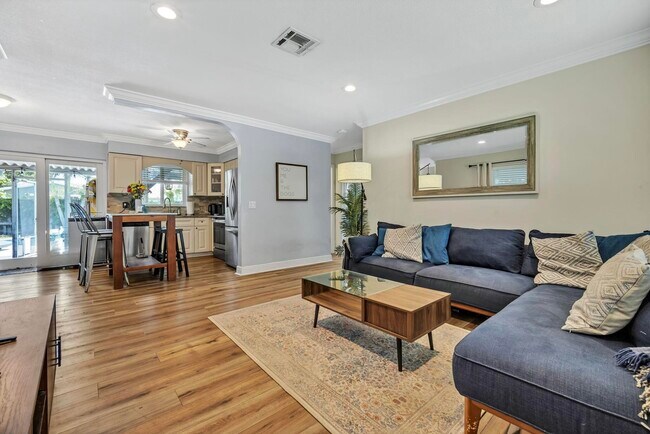 Foto del edificio - 371 NE 41st St