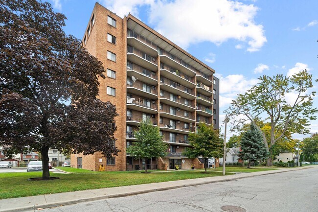 Photo du bâtiment - Caron Tower Apartments