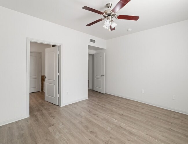 Building Photo - Apartment for Rent