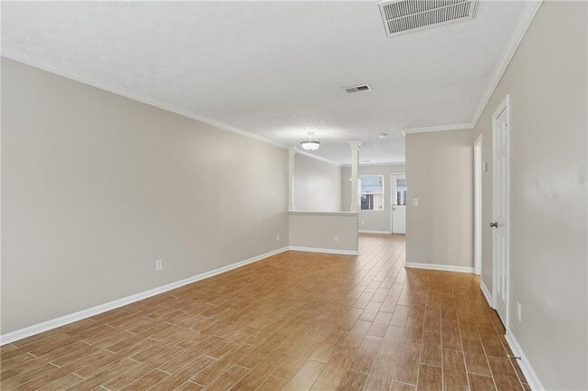 Foto del edificio - 215 Winding River Dr