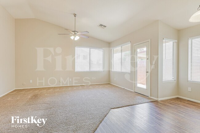 Foto del edificio - 4225 E Coal St