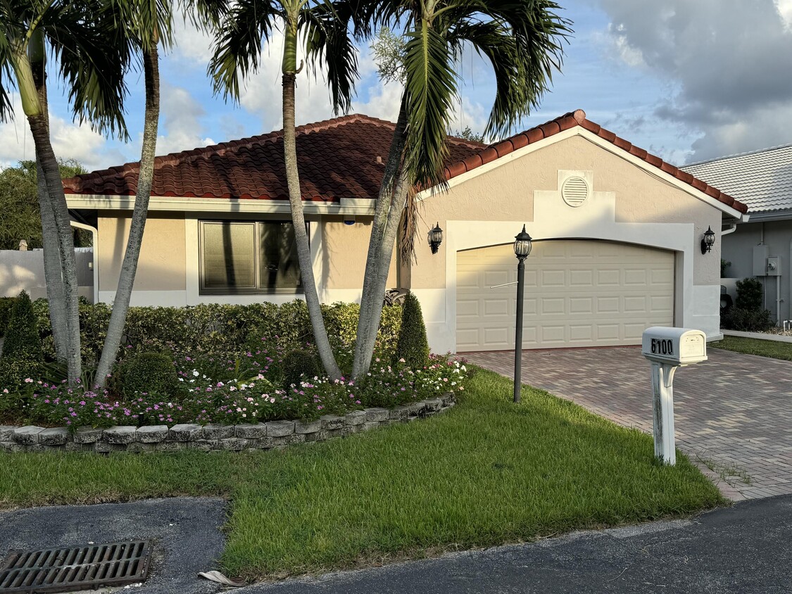Foto principal - 6100 Manchester Ln