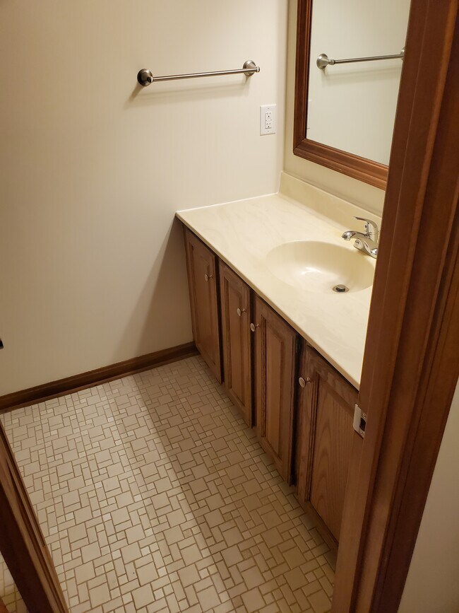 Building Photo - 409 Edwards Dr