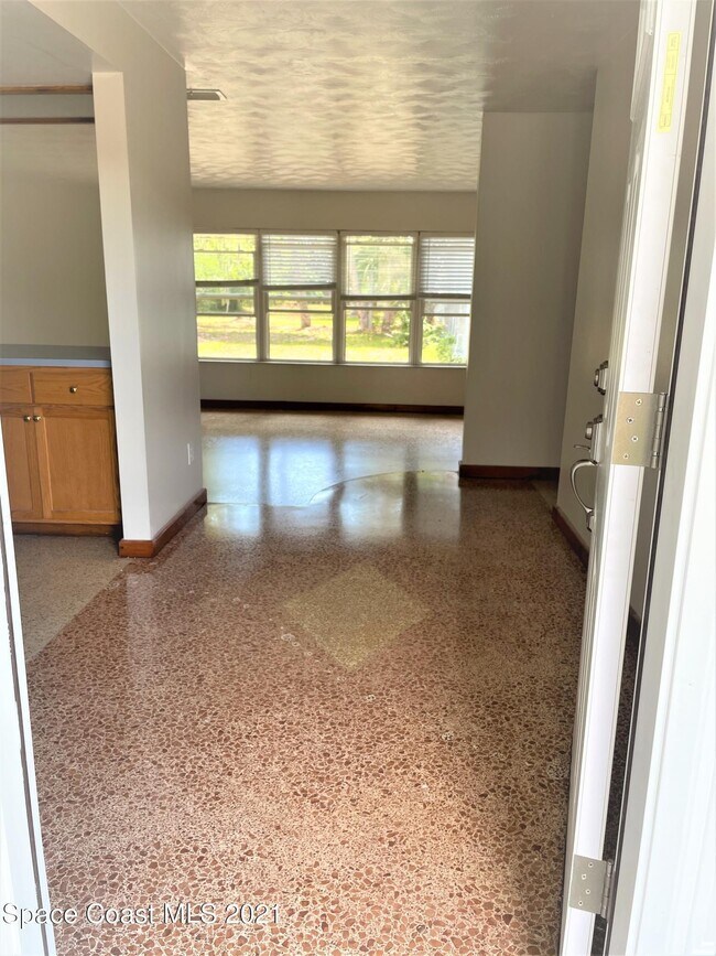 Building Photo - 296 Woodland Dr