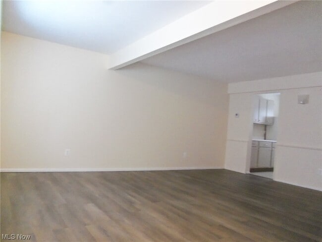 Building Photo - 762 Mentor Ave