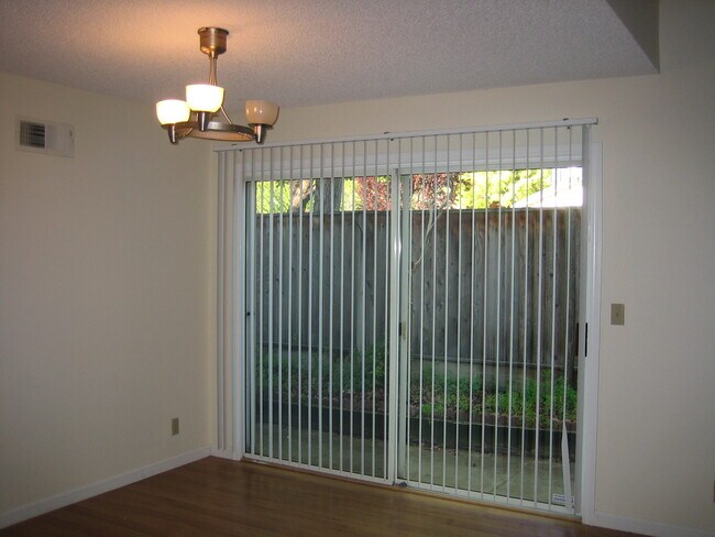 Foto del edificio - 2390 Cresthaven St