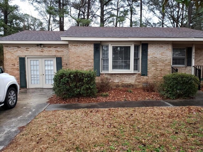 Building Photo - 209 Allendale Dr