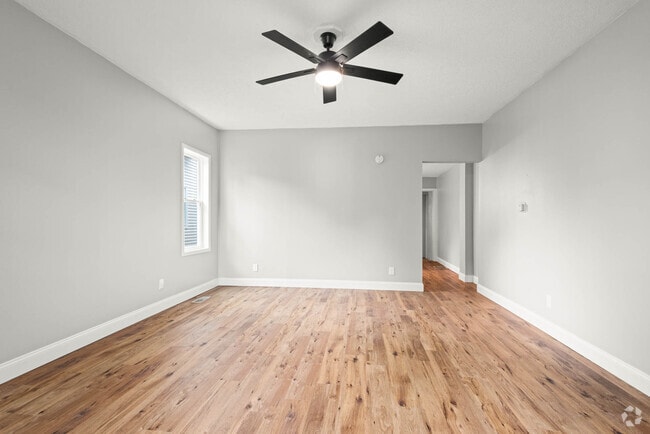 Building Photo - 208 S Swan St