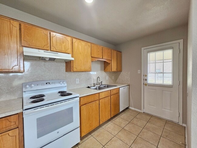 Building Photo - 4601 Hudson Dr