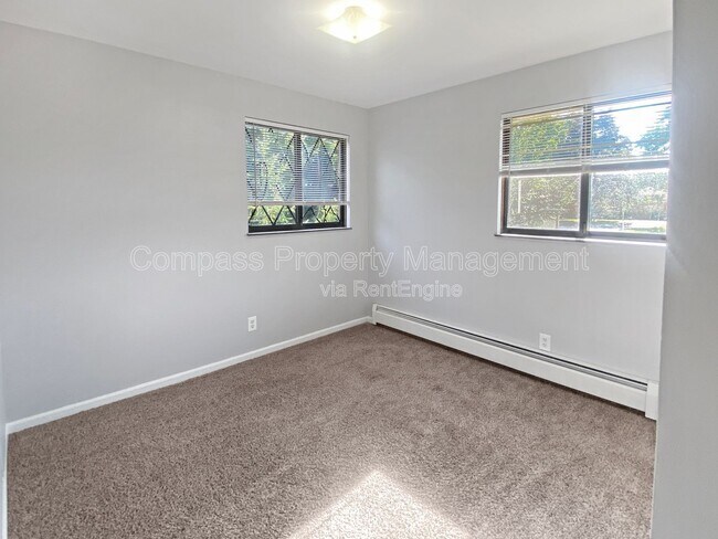 Foto del edificio - 136 N Lake St