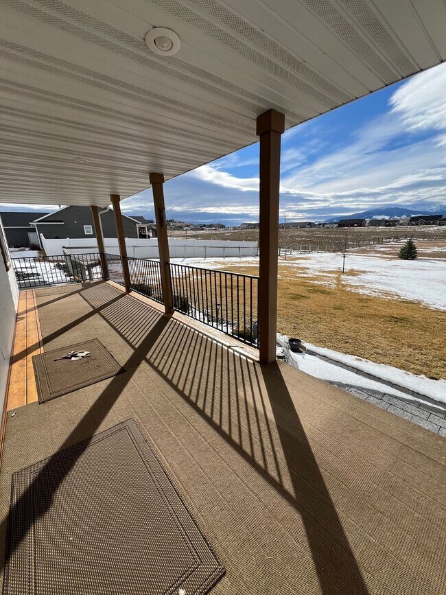 Building Photo - East Helena Rental