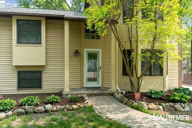 Foto del edificio - 4022 Hazelett Dr