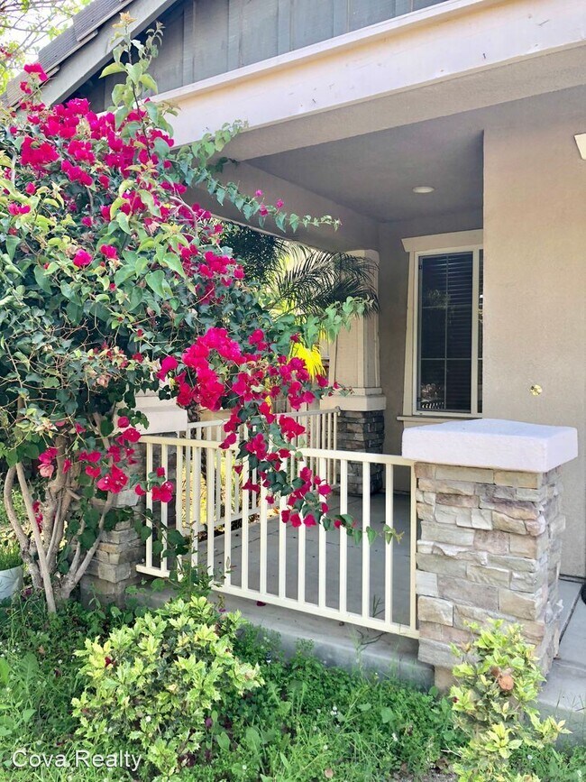 Building Photo - 4 br, 3 bath House - 811 Gitano Drive