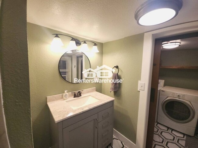 Building Photo - 1426 Douglas St