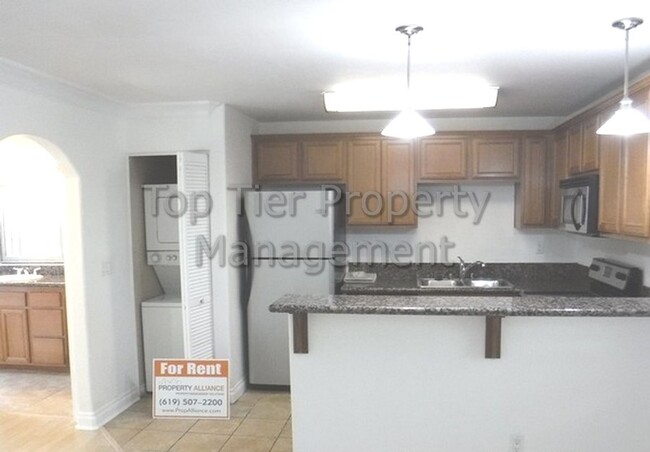 Building Photo - **Beautiful 1 bed / 1 bath Condo - Lots of...