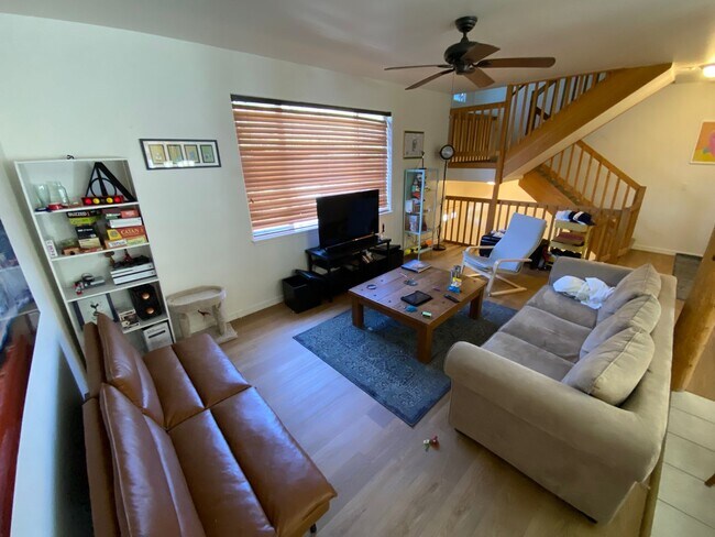 Building Photo - Three Bedroom Town Home with Two-Car Garage