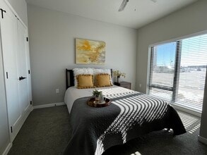 Building Photo - Center Stage